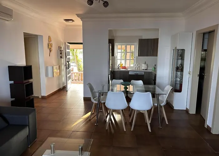 Casa La Quinta Feriehus *